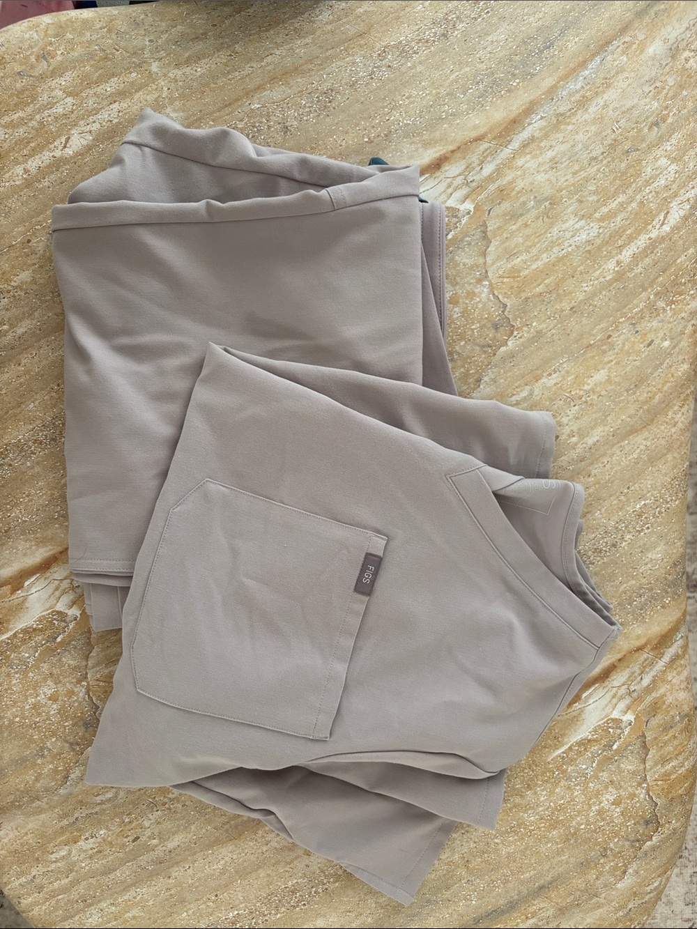 Women’s Figs scrubs in cement